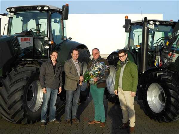 uebergabe_claas_traktoren.JPG